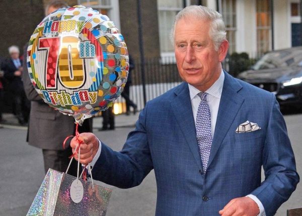 Как Елизавета II поздравила с 70-летием своего сына принца Чарльза