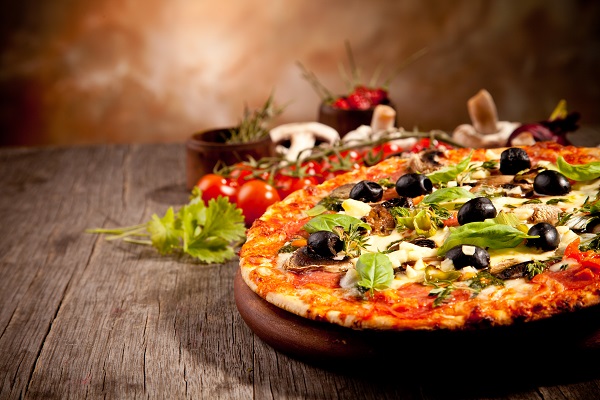 пицца с оливками, фото