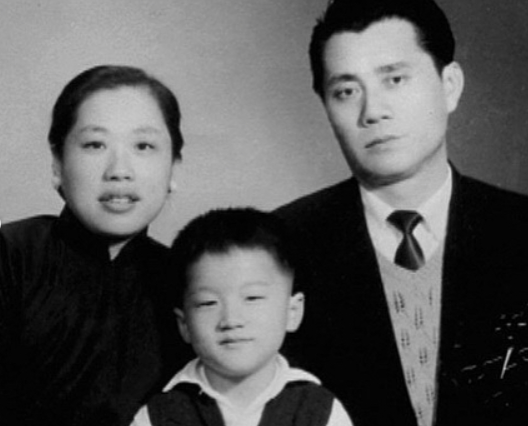 Джеки Чан - фото в детстве