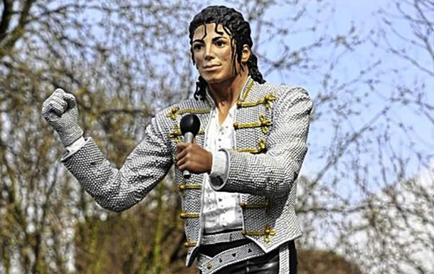 Знесення статуї Майкла Джексона