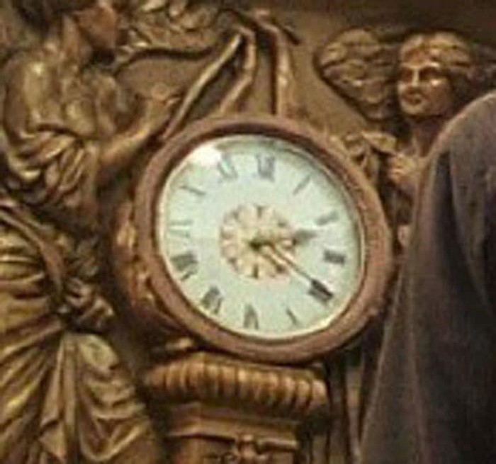часы (кадр из Титаника)
