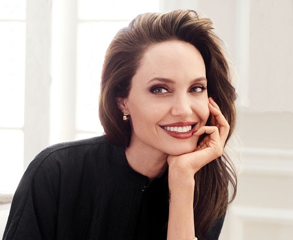 Анджелина Джоли стала блондинкой для нового фильма и шокировала своих поклонников