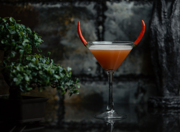 Страшно смачні алкогольні коктейлі для Хеллоуїна: чим порадувати гостей
