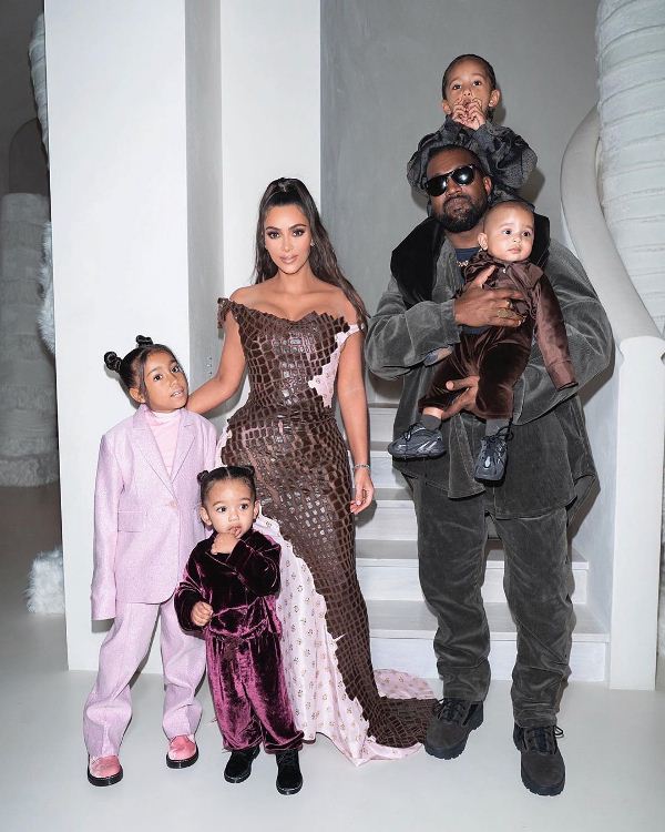 Ким и Канье с детьми