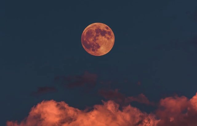 місячне затемнення ритуал