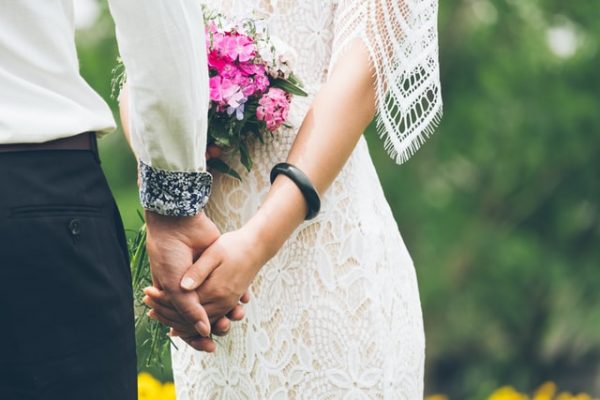 13 лет – кружевная свадьба: праздновать или нет, что подарить паре