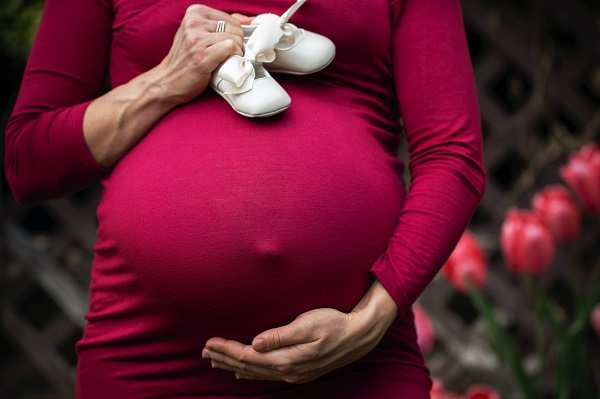 «Оставьте в покое наши матки и влагалища»: звезды и редакция про запреты на аборт