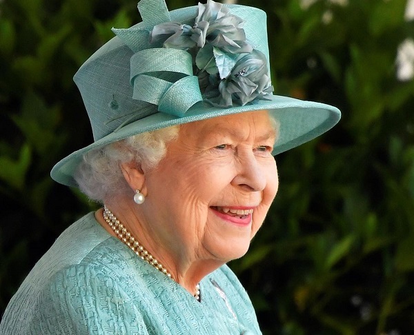 Королева Елизавета II собирается покинуть престол: кому достанется трон?