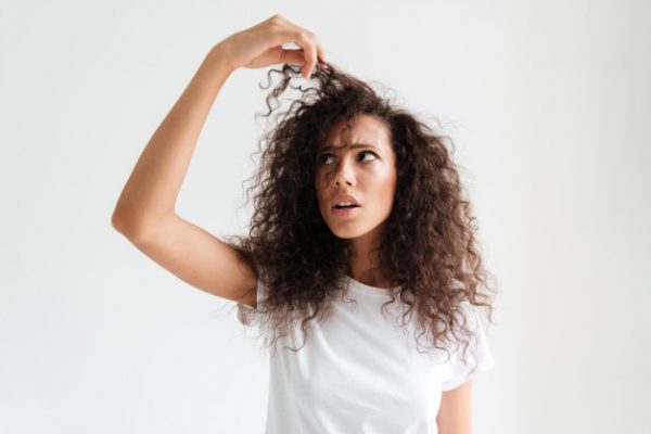 Почему выпадают волосы: 5 неочевидных причин