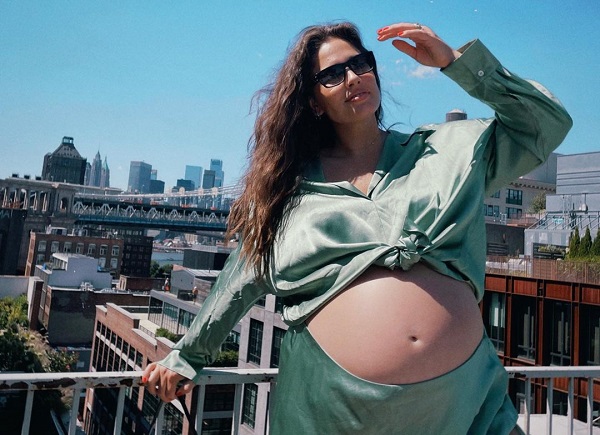 Ешлі Грем вагітна двійнею