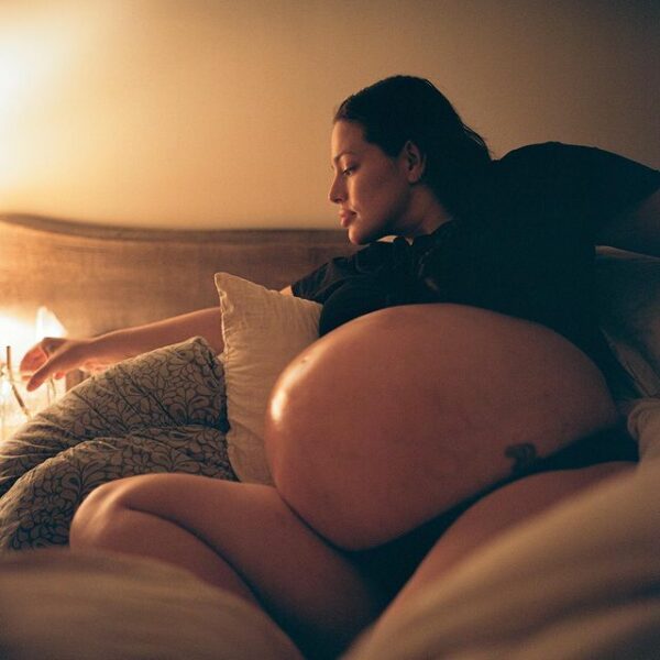 Эшли Грэм беременна двойней фото