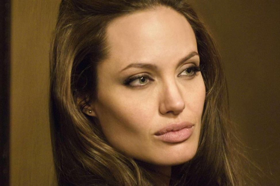 10 відомих людей, що народились під знаком зодіаку Близнюки - Анджеліна Джолі_IMDb