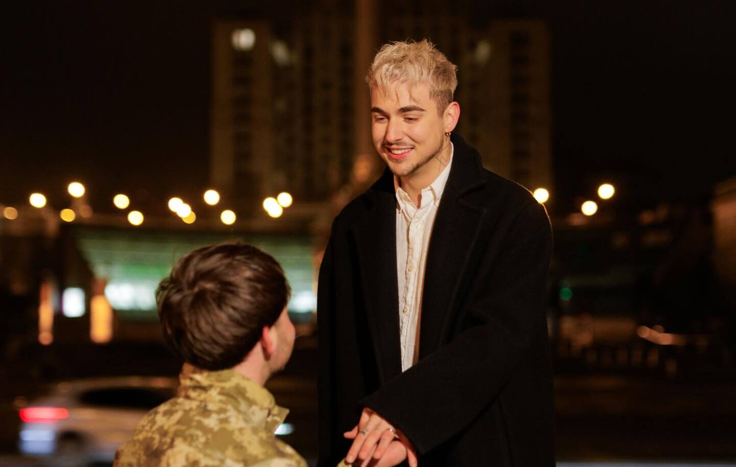 MELOVIN заручини з військовим MELOVIN співак