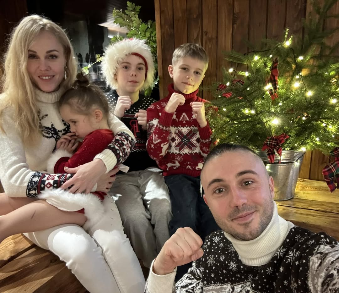 Тарас Тополя і Олена Тополя з дітьми