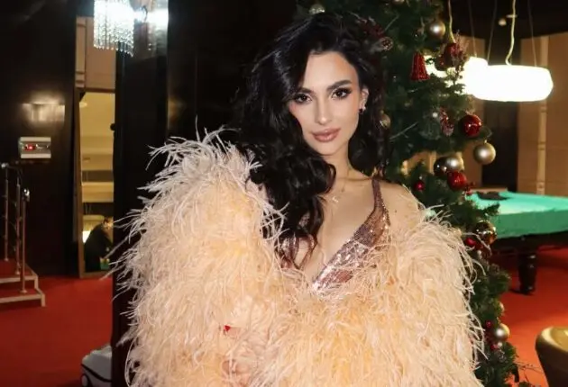 Анна Трінчер співачка