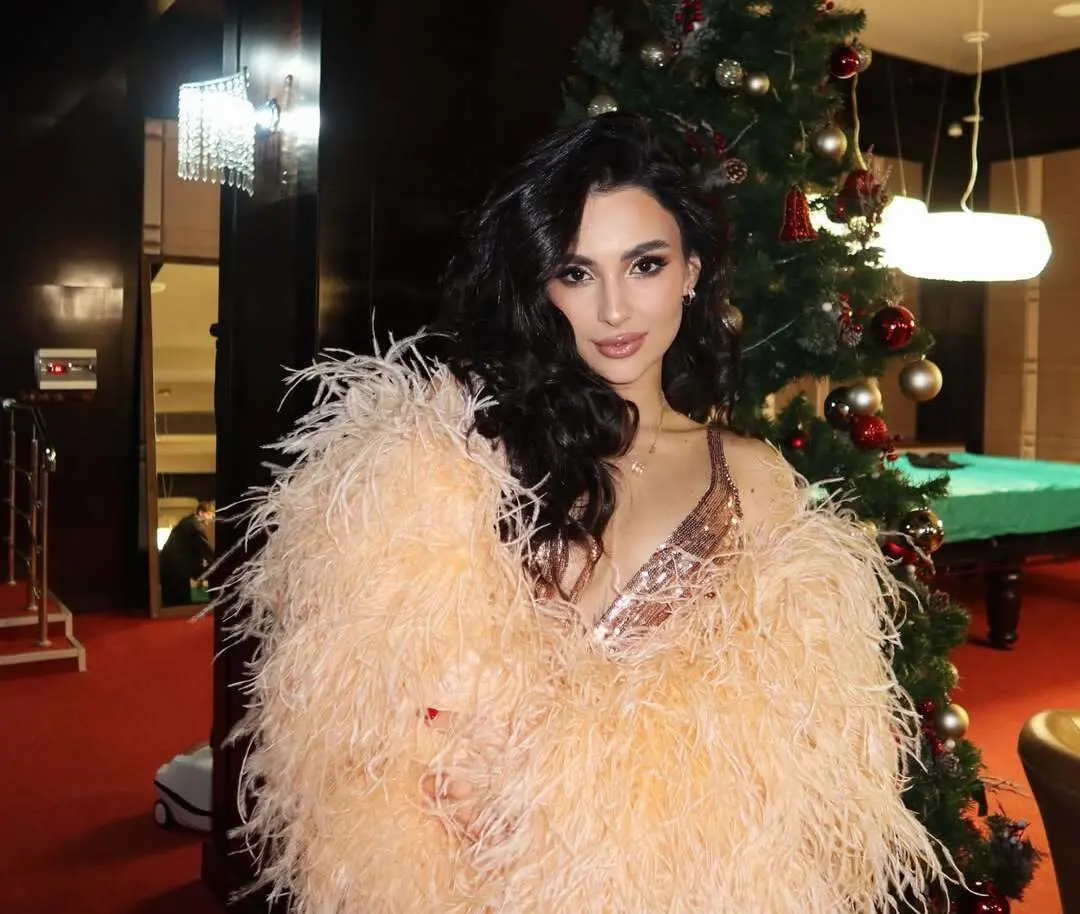 Анна Трінчер співачка