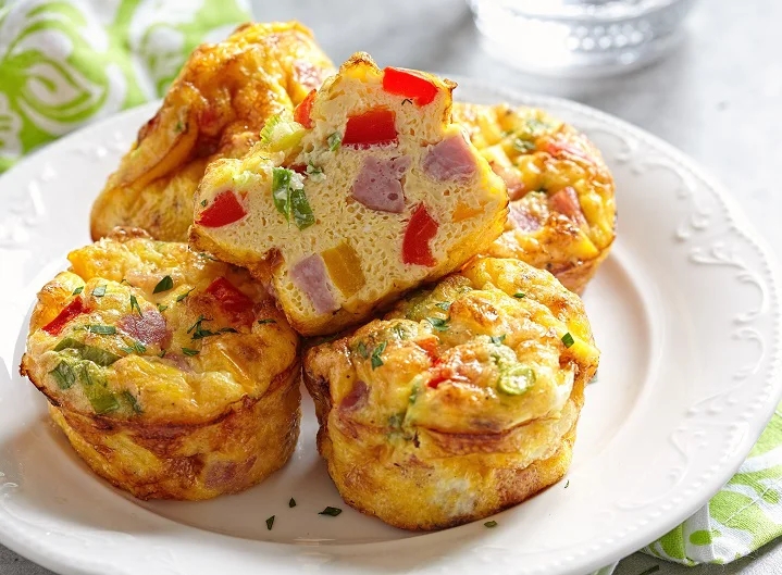 Delicious egg muffins with ham, cheese and vegetables